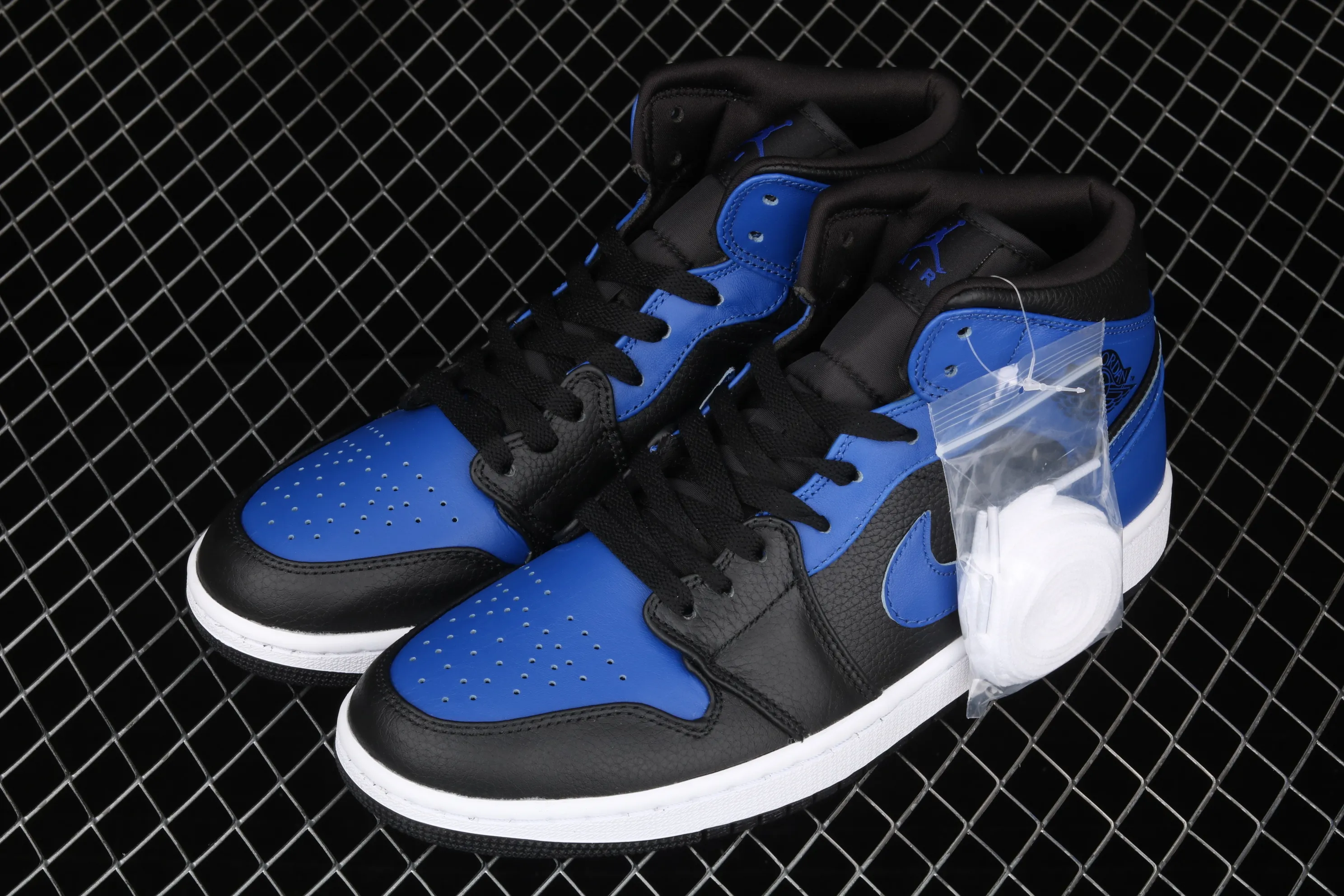 All categories Air Jordan Jordan series basketball shoes Air Jordan 1 Mid Air Jordan 1 Mid AJ1 Joe 1 black and blue China basketball shoes 554724-077